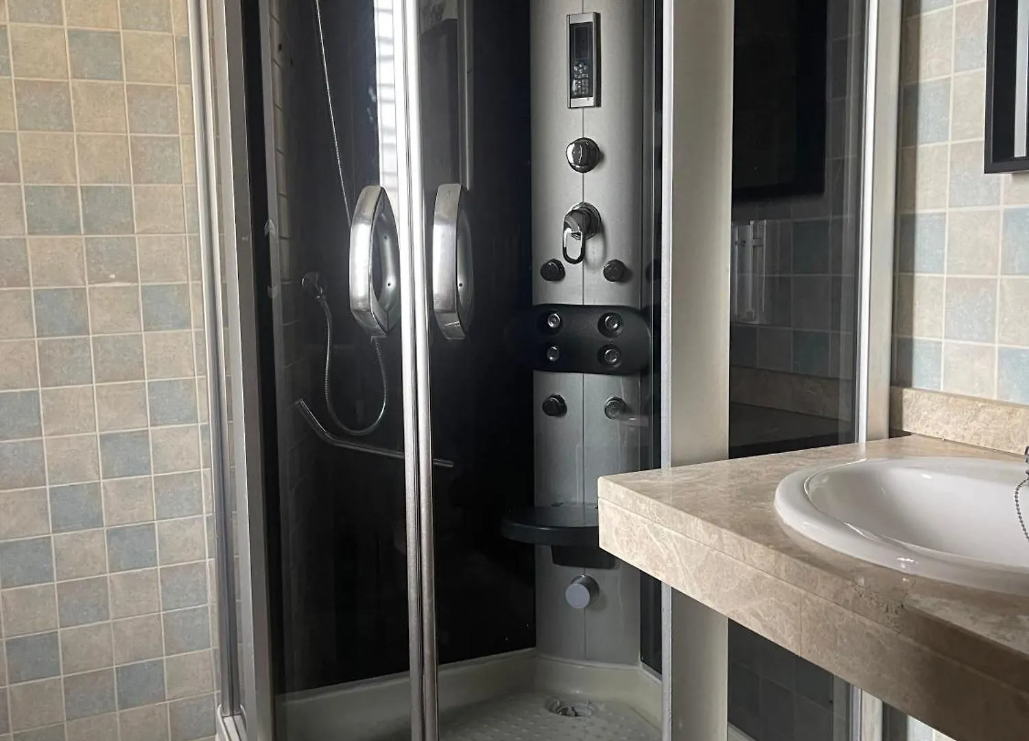 Homestay Stelarium-Suite Con Bano Privado En Casa Compartida-Uebica2 Mairena del Aljarafe Spain